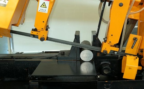 临川数控带锯床自动送料精度会出现偏差吗？