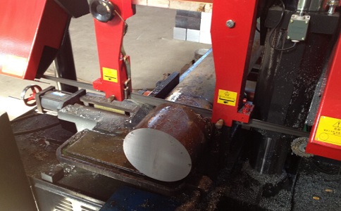 临川卧式带锯床加工时出现明显振荡如何排查？