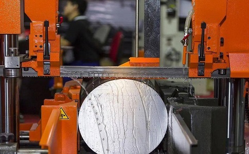 临川立式金属带锯床切削出现跑带故障解决方法！